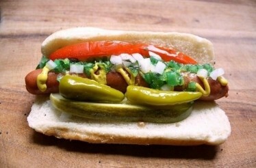 Hot-dog served during the Chicago food tour