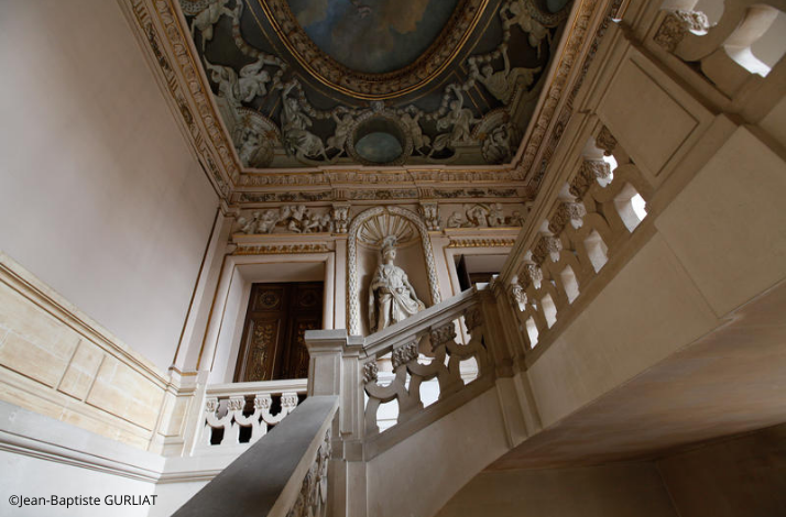 The ornate staircase of the Hôtel de Lauzun. ©  Jean-Baptiste Gurliat.